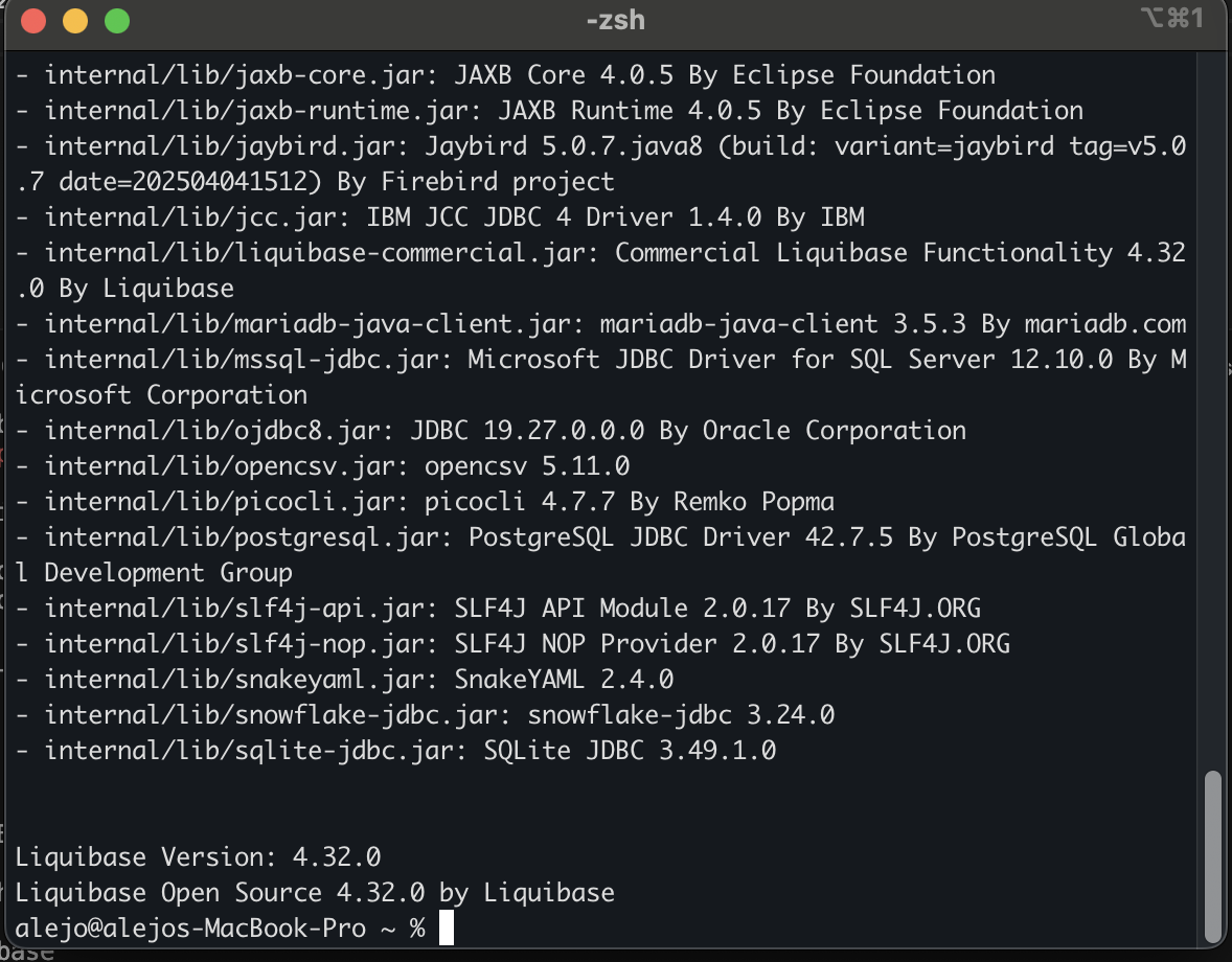 Terminal mostrando la versión de liquibase instalada, texto
visible: openjdk version 17.0.2 2022-01-18, ambiente de desarrollo en macOS, tono informativo y neutral